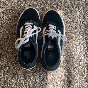4.5 black and white vans